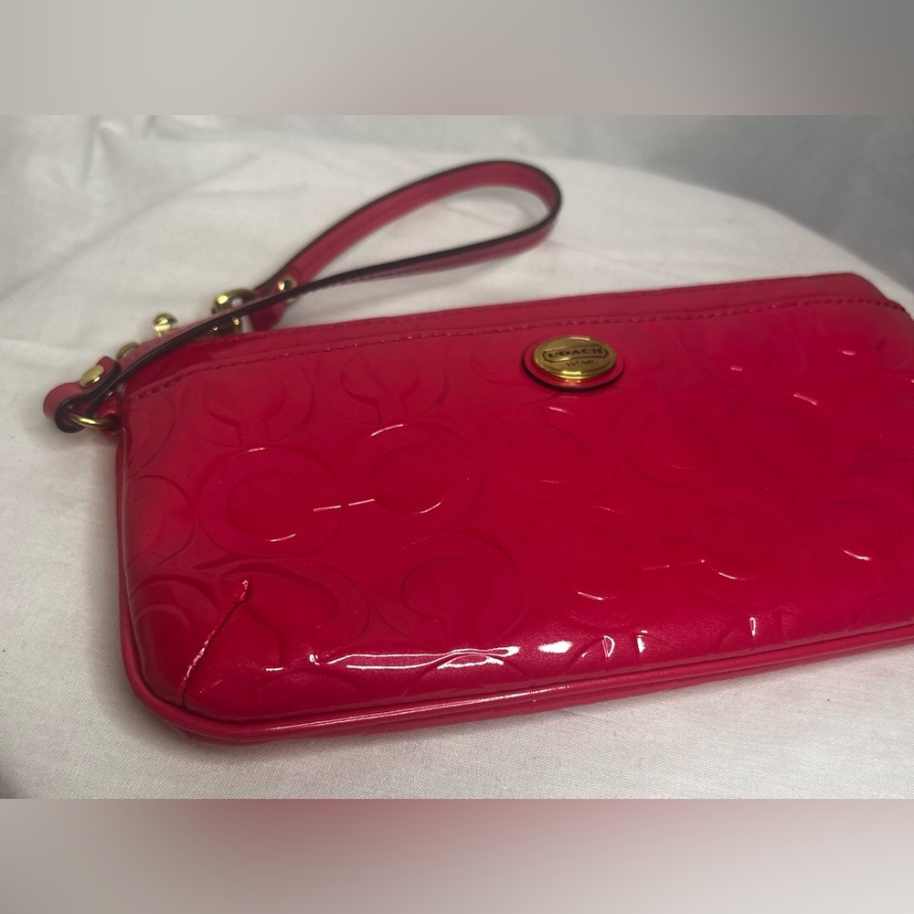 COACH Peyton Signature Embossed Patent Leather Hot Pink Wristlet Clutch Auth GUC - Picture 10 of 15